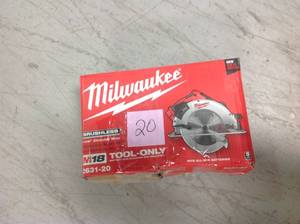 lot 20 image: Milwaukee M18 18-Volt Lithium-Ion Brushless Cordless 7-14 in. Circular Saw (Tool-Only) in like new conditions