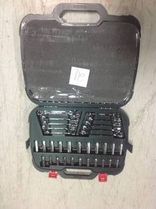 lot 21 image: Husky Mechanics Tool Set (134-Piece) in good conditions