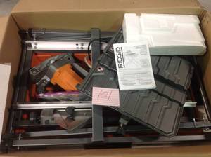 lot 121 image: Ridgid 9 Amp Corded 7 in. Wet Tile Saw with Stand in good conditions