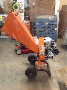 lot 102 image: YARDMAX Chipper Shredder YW7565 3 Diameter, Briggs & Stratton, CR950, 6.5HP, 208cc in good conditions