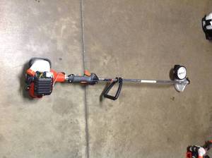 lot 110 image: ECHO 21.2 cc Gas 2-Stroke Cycle Edger  in good condition