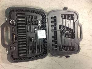 lot 21 image: Husky 14 in., 38 in. and 12 in. Drive 100-Position Universal SAE and Metric Mechanics Tool Set (105-Piece)  USED