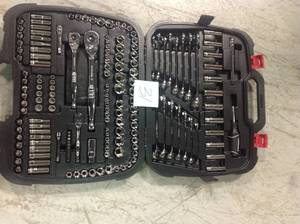 lot 31 image: Husky Mechanics Tool Set (185-Piece)