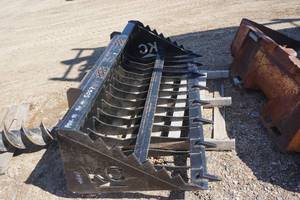 Brand New Universal Mount Bobcat Skid Loader Skid Steer 78 Rock Bucket