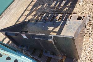 Brand New Universal Mount Bobcat Skid Loader Skid Steer 66 Excavation Bucket