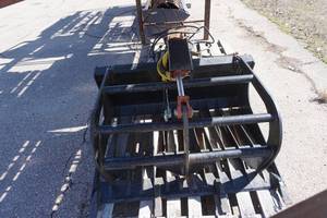 Brand New Universal Mount Bobcat Skid Loader Skid Steer 48 Rock Grapple Bucket