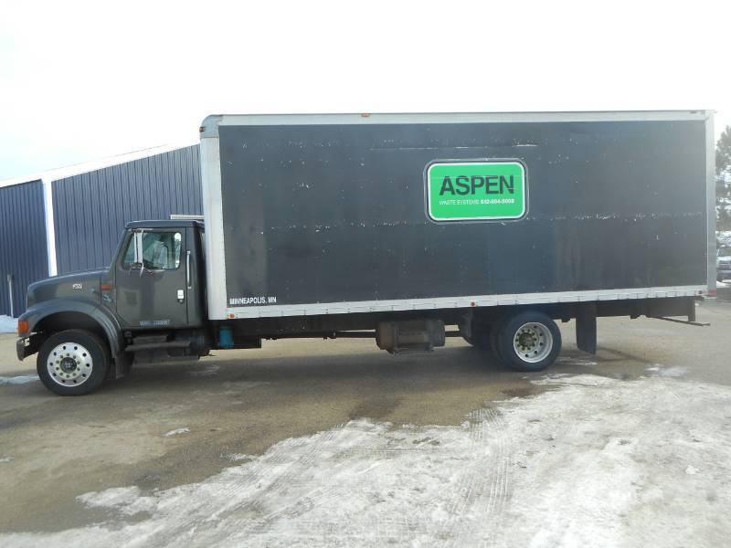 2000 International Straight Truck 4700 T444E