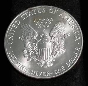 1988 AMERICAN SILVER EAGLE 1 TROY OZ. .999 FINE SILVER DOLLAR
