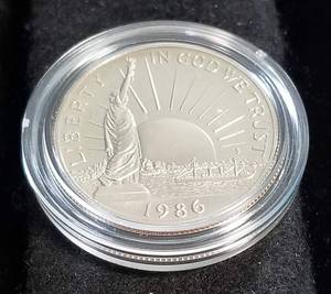 1986 US ELLIS ISLAND COMMEMORATIVE CLAD HALF DOLLAR