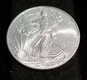 2010 AMERICAN SILVER EAGLE 1 TROY OZ. .999 FINE SILVER DOLLAR
