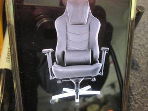 lot 43 image: AKRacing Office Series Onyx Compute...