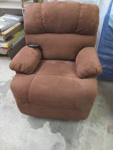 lot 256 image: Lift Chair with Massage Retail $599...
