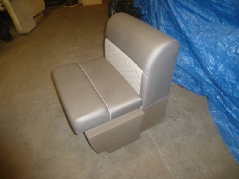 lot 42 image: Bennington Pontoon Bow Filler