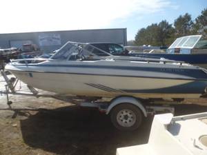 lot 3 image: 1987 Glastron Conroy 17