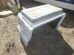 lot 9 image: Engine Cubby Fiberglass Boat