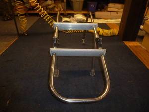 lot 49 image: Aluminum Boat Ladder #1