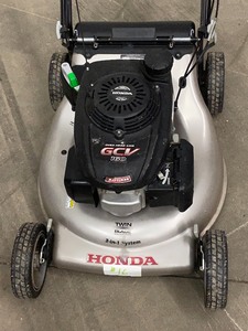 lot 16 image: Honda Harmony HRR2169VKA Lawn Mower