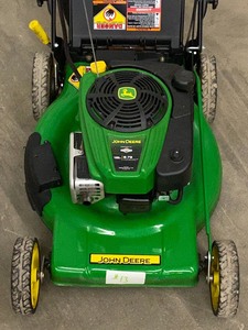 lot 13 image: John Deere JS46 Lawn Mower