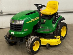 lot 2 image: John Deere L130-Automatic Lawn Tractor