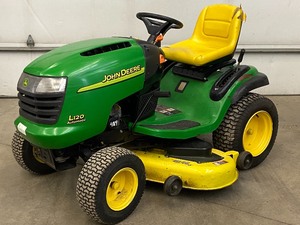 lot 4 image: John Deere L120-Automatic Lawn Tractor