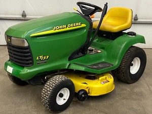 lot 1-A image: John Deere LT133 Lawn Tractor