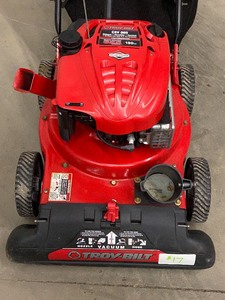 lot 17 image: Troy-Bilt Chipper  Shredder  Vac