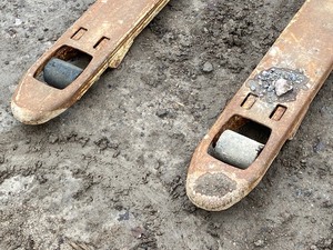 lot 26 image: Crown Pallet Jack