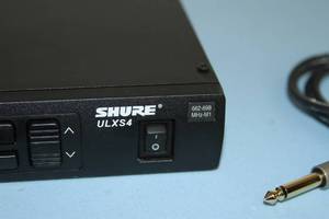 lot 17 image: Shure Wireless Microphone Audio System with Beltpack Transmitter Lapel Microphone &