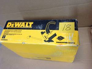 Dewalt Pneumatic 15.5-Gauge Hardwood Flooring Stapler