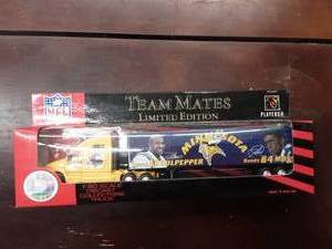lot 15 image: Vikings Collectible NFL Limited Edition Kenworth 180 Scale