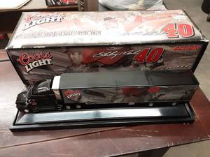 lot 17 image: Action Collectibles Nascar Sterling Marlin Coors Light 164 Scale Souviner Rig