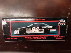 lot 18 image: Racing Champions 124 Scale Die Cast Falcons