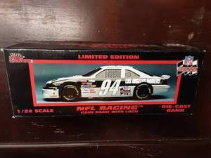 lot 19 image: Racing Champions 124 Scale Die Cast Raiders