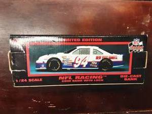 lot 21 image: Racing Champions 124 Scale Die Cast Giants