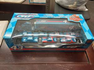 lot 24 image: Racing Champions 164 Scale Die Cast Petty Transfer & 7 Cars