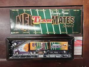 lot 25 image: White Rose Collectibles NFL Team Mates 180 Scale Double Trailer.  Minnesota Vikings Randy Moss