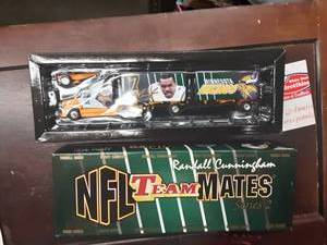 lot 27 image: White Rose Collectibles NFL Team Mates 180 Scale Double Trailer.  Minnesota Vikings Randall Cunningham
