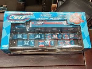 lot 30 image: Racing Champions Petty Transport & 7 Cars 164 Scale