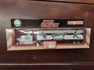 lot 34 image: Fleer Collectibles White Sox Kenworth 180 Scale