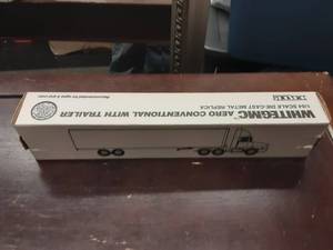 lot 44 image: Ertl 164 Scale Die Cast White GMC Aero Conventional With Trailer