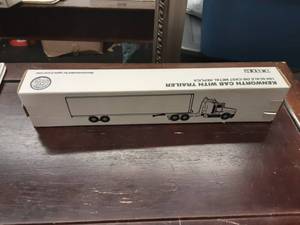 lot 45 image: Ertl 164 Scale Die Cast Kenworth Cab & Trailer