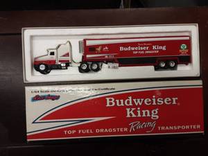 lot 51 image: Ertl 164 Scale Budweiser Racing Transport