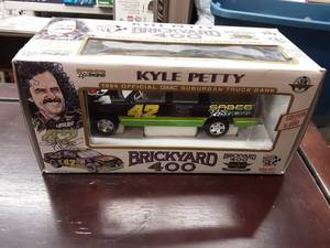 lot 62 image: Brookfield Kyle Petty 1994 Suburban Bank