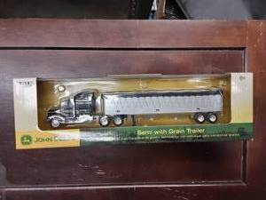 lot 63 image: Ertl John Deere Semi With Grain Trailer