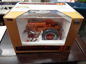 lot 69 image: Speccast Minneapolis Moline U Tractor With Cultivator