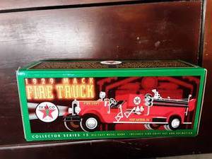 lot 82 image: Ertl 1929 Mac Fire Truck