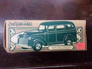 lot 83 image: Ertl 1946 Chevy Suburban