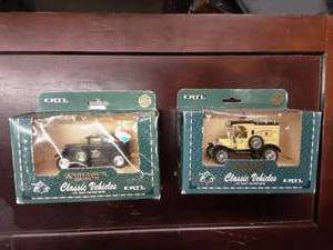 lot 86 image: 2-Ertl Anheuser Bush Classic Cars 143 Scale