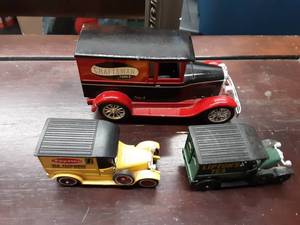lot 89 image: 3-Die Cast Trucks
