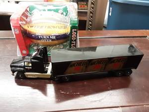 lot 108 image: Minnesota Vikings Logo Flow Fan Souviner  & Michelob Semi